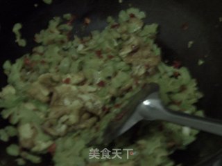 苦瓜炒鸡蛋的做法步骤：2