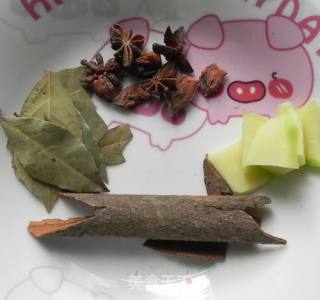 爆炒肥肠的做法步骤：2