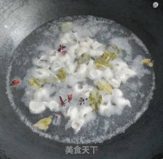 爆炒肥肠的做法步骤：2