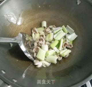 爆炒肥肠的做法步骤：2