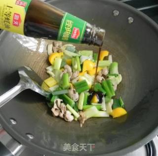 爆炒肥肠的做法步骤：2