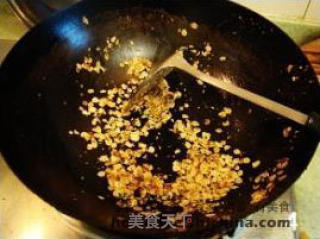 麦片炒大虾的做法步骤：3