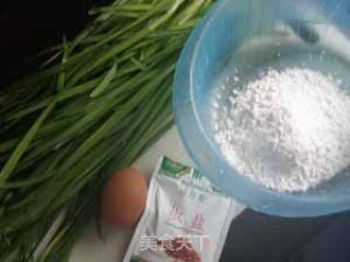 韭菜煎饼的做法步骤：2