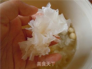 银耳莲子薏仁汤的做法步骤：5