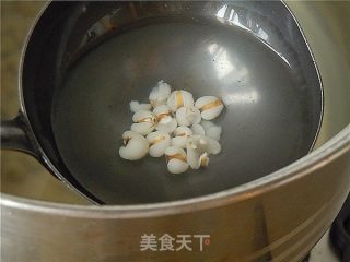 银耳莲子薏仁汤的做法步骤：5