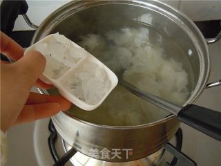 银耳莲子薏仁汤的做法步骤：5