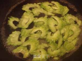 苦瓜炒肉片的做法步骤：3