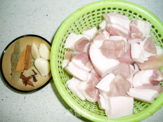 秘制红烧肉的做法步骤：2