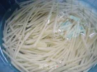 酸辣土豆丝的做法步骤：2