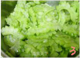 南昌风味炒苦瓜的做法步骤：4