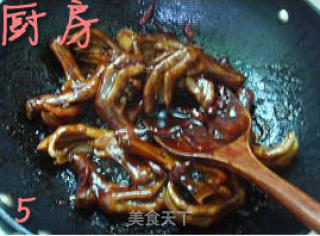 红烧鸭脚的做法步骤：2