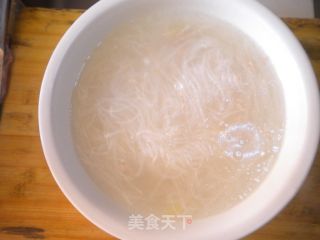 肉沫萝卜粉丝汤的做法步骤：2