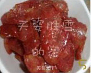 香肠丝瓜面的做法步骤：2