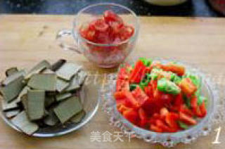 香肠炒鸡蛋干的做法步骤：2