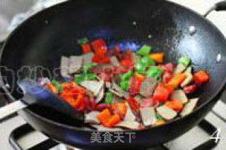 香肠炒鸡蛋干的做法步骤：2