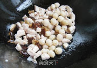 莲子鸡丁的做法步骤：3