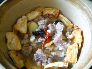 豆腐炖牛肉的做法步骤：2