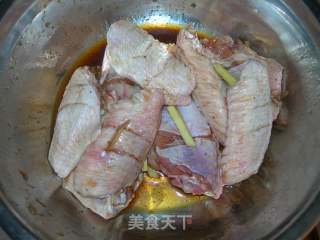 简单的可乐鸡翅的做法步骤：2