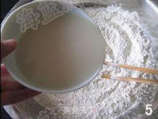 第一次蒸的大馒头的做法步骤：5