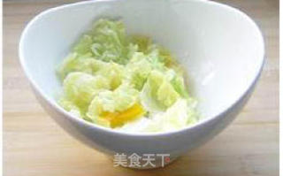 炝拌甘蓝菜的做法步骤：2