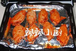 金牌BBQ烤翅的做法步骤：2