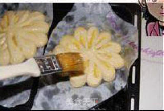 椰蓉花型面包的做法步骤：3