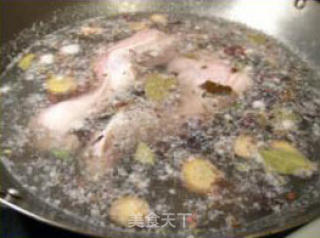 五花肉焖腐皮的做法步骤：3