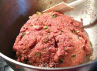 牛肉饼的做法步骤：3