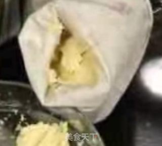 丹麦曲奇饼的做法步骤：2