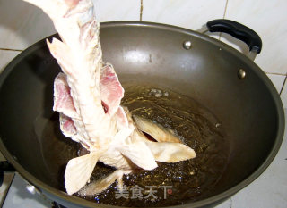 糖醋鲤鱼的做法步骤：2