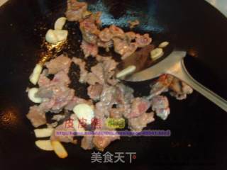 蒜苗炒牛肉的做法步骤：2