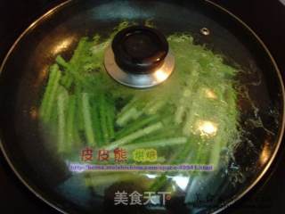 蒜苗炒牛肉的做法步骤：2