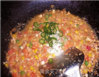 盐蛋蝴蝶面的做法步骤：2
