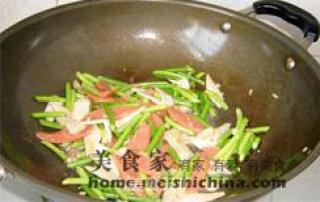 三色杏鲍菇的做法步骤：2