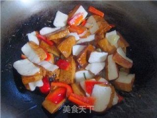 香干溜肥肠的做法步骤：2