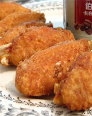酥炸鸡翅的做法步骤：3