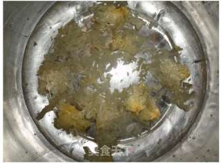 枸杞银耳羹的做法步骤：2