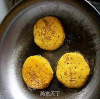 金黄色南瓜饼的做法步骤：3