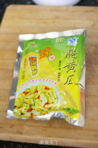 脆皮黄瓜炒肉的做法步骤：3