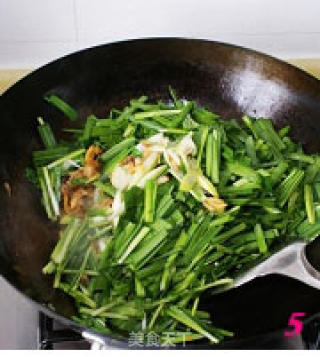家常也美味----韭菜蛤肉炒鸡蛋的做法步骤：5
