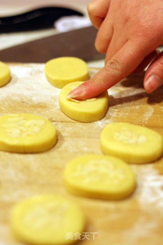 柠檬香草杏仁饼的做法步骤：2