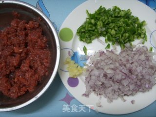 香煎牛肉馅饼的做法步骤：2