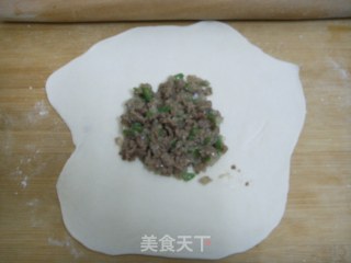 香煎牛肉馅饼的做法步骤：2
