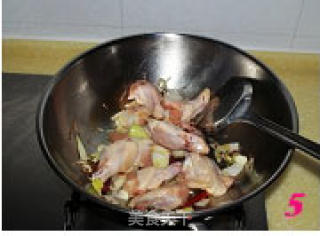 辛香开胃----咖喱土豆炖翅根的做法步骤：6