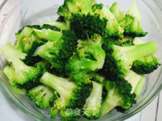 蒜香番茄炒西兰花的做法步骤：3