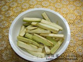 金沙茄子的做法步骤：4