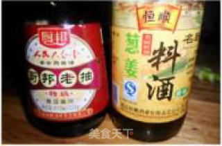 青红椒炒鱿鱼的做法步骤：2