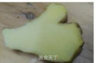 青红椒炒鱿鱼的做法步骤：2