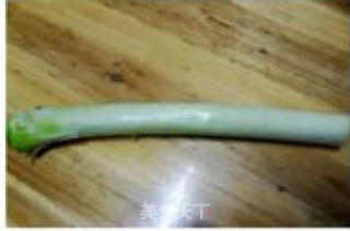 青红椒炒鱿鱼的做法步骤：2