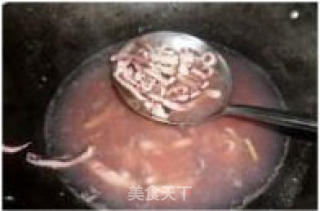 青红椒炒鱿鱼的做法步骤：2